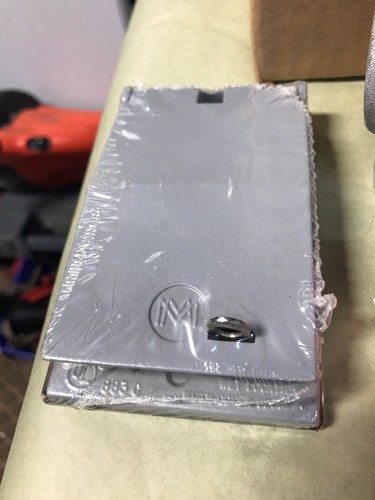 NEW Federal Signal Pauluhn 2405A-250 20A 250V Receptacle & Enclosure