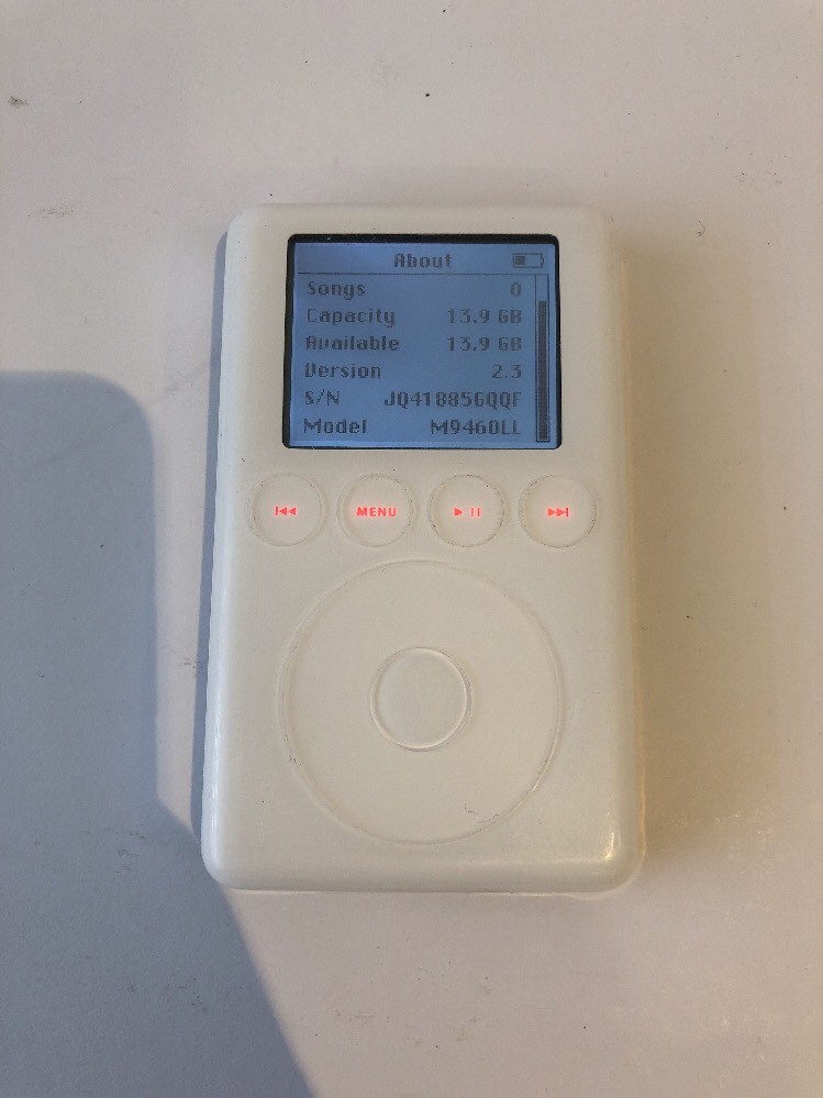 Apple iPod Classic 第３世代 A1040 20GB ホワイト Apple iPod Classic 3rd Generation 20GB White (A1040) w/ New