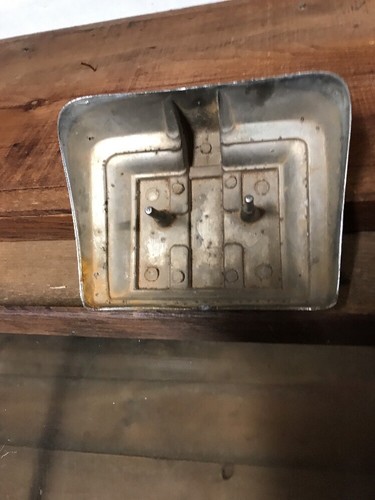 IH INTERNATIONAL TRUCK LOADSTAR METRO SCOUT FRONT HOOD EMBLEM