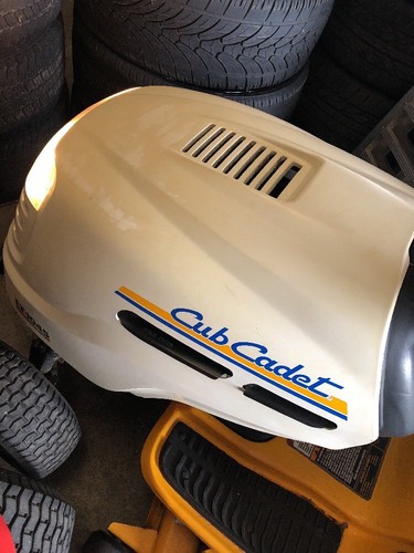 CUB CADET LT1045 RIDE ON LAWN MOWER LT1045 WITH BAGGER!