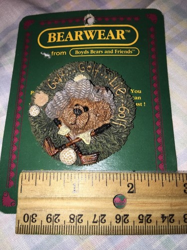 1995 BOYDS BEARS BEARWEAR PIN BROOCH, “Golf, Golf, Lie, Golf”, Original Card