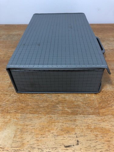 SERVICE MFG. CO. STORAGE CASE FOR 24 CASSETTES Grey/Blue Checkers
