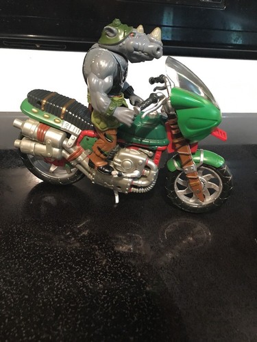 Lot Of Teen Age Mutant Ninja Turtle Action Figures And Watch