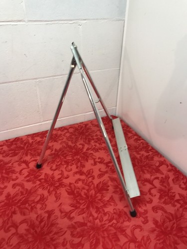 Vintage Table Top  Aluminum Artist/ Display/ Easel  Stanrite -Made USA 16.5 x 18