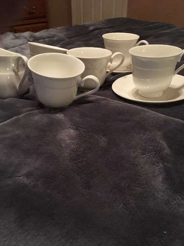 LOT OF LENOX  SNOWDRIFT CUPS(6) SAUCERS (2) AND CREAMER MINT FREE SHIPPING