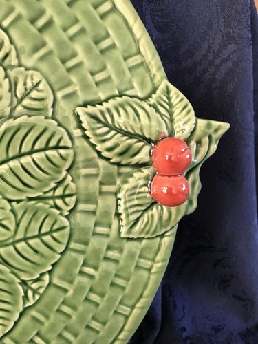 VTG BORDALLO PINHEIRO POTTERY CERAMIC Green Strawberry MAJOLICA Serving Platter