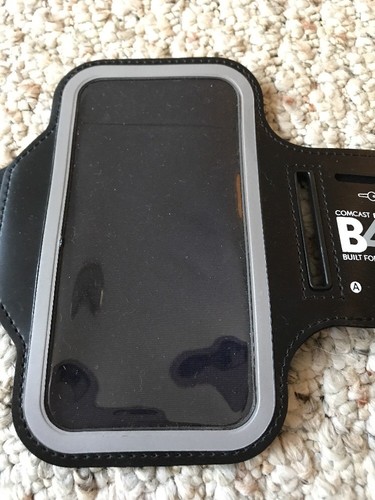Adjustable Length Cell Phone Holder Armband Camera Hole Key Holder New Velcro