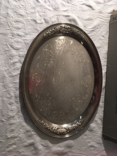 ONEIDA Silverplate, Hollowware  Castle Court  OVAL WAITER TRAY 19 5/8 INCH