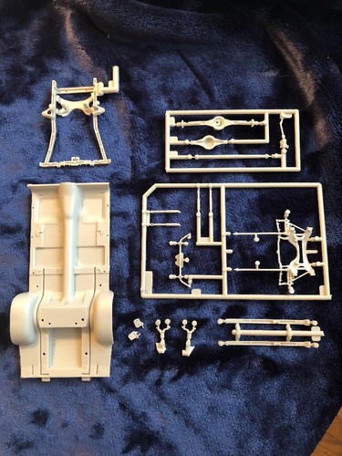 AMT/ERTL MUSCLE 1971 DODGE CHARGER R/T JUNKYARD -CHASSIS ONLY - NEW PARTS!