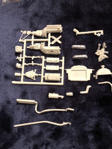 AMT MODERN CLASSIC 1953 STUDEBAKER JUNKYARD PARTS #T396 V-8 MOTOR ONLY-NEW PARTS