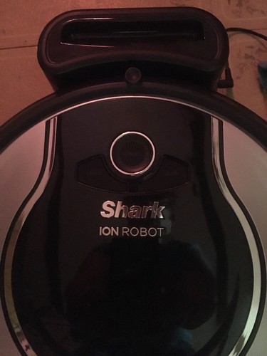 Shark Ion Robot Vacuum Cleaner RV720 W Remote And 2 Sets Of Brushes Damaged Box