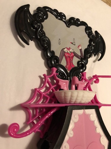 2011 Mattel Monster High Draculaura Powder Room Bath Tub & Vanity Sink EUC