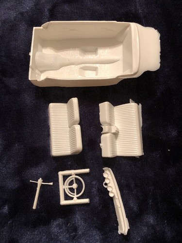 AMT MODERN CLASSIC 1953 STUDEBAKER JUNKYARD PARTS #T396 STOCK INTERIOR ONLY -NEW