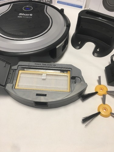 Shark Ion Robot Vacuum Cleaner RV720 W Remote And 2 Sets Of Brushes Damaged Box