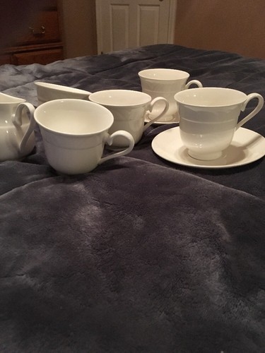 LOT OF LENOX  SNOWDRIFT CUPS(6) SAUCERS (2) AND CREAMER MINT FREE SHIPPING
