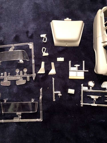 AMT/ERTL1955 CHEVROLET STEPSIDE PICKUP - CAB, HOOD & GLASS ONLY - NEW PARTS!