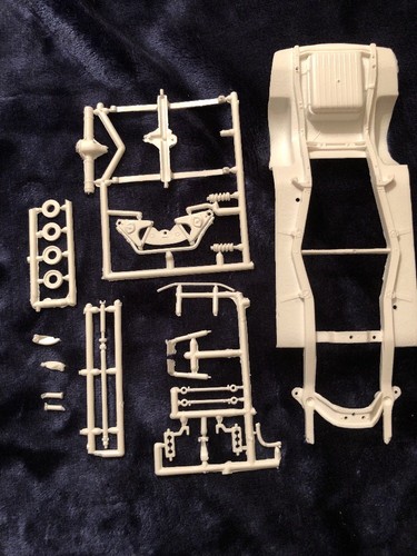 AMT MODERN CLASSIC 1953 STUDEBAKER JUNKYARD PARTS #T396 CHASSIS ONLY