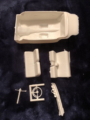 AMT MODERN CLASSIC 1953 STUDEBAKER JUNKYARD PARTS #T396 STOCK INTERIOR ONLY -NEW