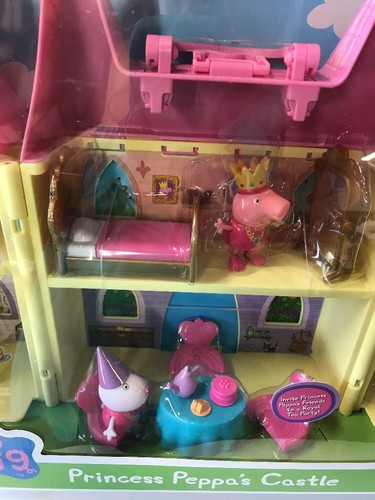 Peppa Pig Princess Castle Playset. Includes Princess Peppa And Princess Suzy