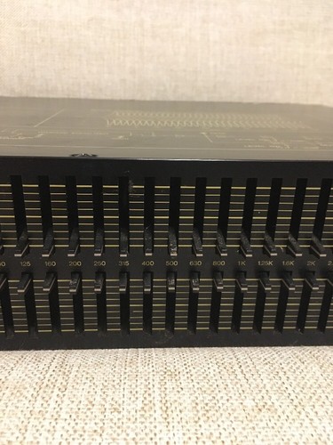 YAMAHA Q2031A GRAPHIC EQUALIZER-2 X 31 BAND- NOT TESTED- UNKNOWN CONDITION