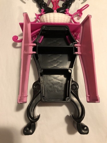 2011 Mattel Monster High Draculaura Powder Room Bath Tub & Vanity Sink EUC