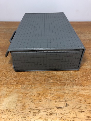 SERVICE MFG. CO. STORAGE CASE FOR 24 CASSETTES Grey/Blue Checkers