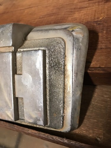 IH INTERNATIONAL TRUCK LOADSTAR METRO SCOUT FRONT HOOD EMBLEM