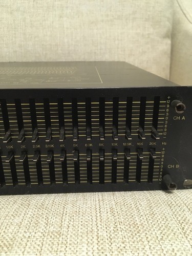 YAMAHA Q2031A GRAPHIC EQUALIZER-2 X 31 BAND- NOT TESTED- UNKNOWN CONDITION