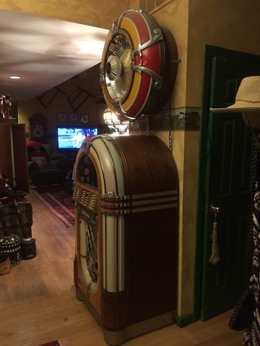 1946 Original Wurlitzer model 1015 Jukebox Bubbler With Speak Plays 78's