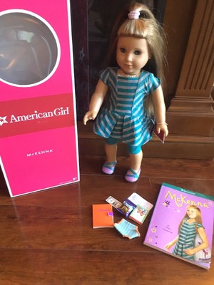 American Girl 40retired41 Doll OF THE YEAR MCKENNA WITH BOOK AND ACCESSORIES