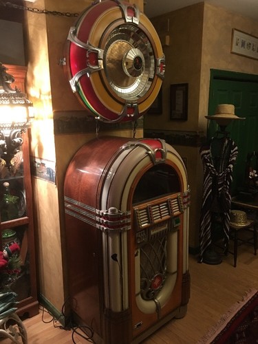 1946 Original Wurlitzer model 1015 Jukebox Bubbler With Speak Plays 78's