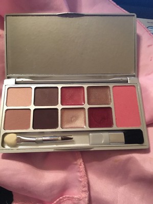 MODELS PREFER ON THE GO AGENDA FOR LIPS CHEEKS EYES BEAUTIFUL LOOK COMPACT