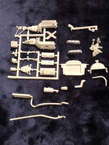AMT MODERN CLASSIC 1953 STUDEBAKER JUNKYARD PARTS #T396 V-8 MOTOR ONLY-NEW PARTS