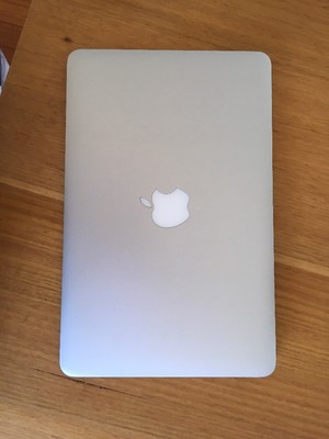 Apple macbook air 11” laptop