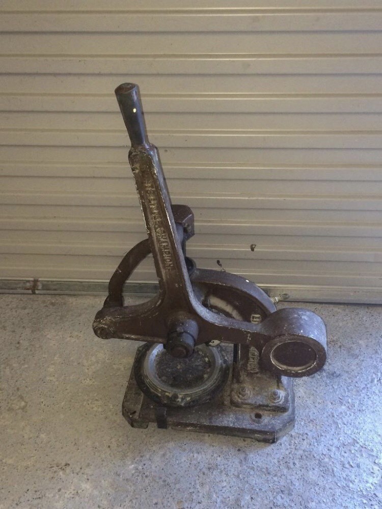 JOHN HUNT LITTLE CHAMPION PIE PRESS MACHINE! WITH LOADS OF DIAS! BAKERY EQUIPMENT! ANTIQUE! in