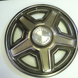 Vintage ford mustang hubcaps #7