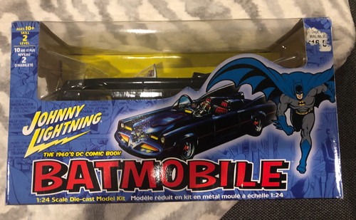 Johnny Lightning Batmobile 1:24 スケール Amazon.com: Johnny Lightning DC Comic Book 1960's Diecast 1
