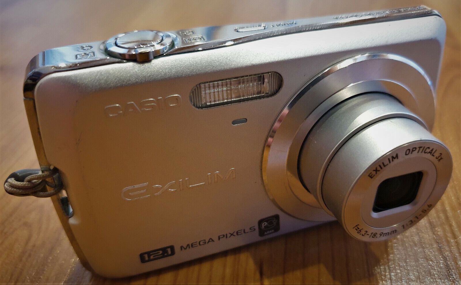 Digitalkamera Casio Exilim EX-Z35 12,1 MP Silber mit 8GB Karte USB OVP