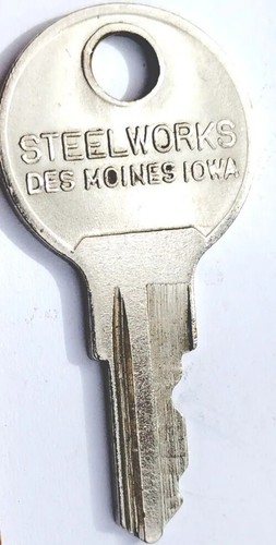 トップス 2000s winni lok destroy kint archive Vintage Key STEELWORKS Des Moines Iowa Appx 
