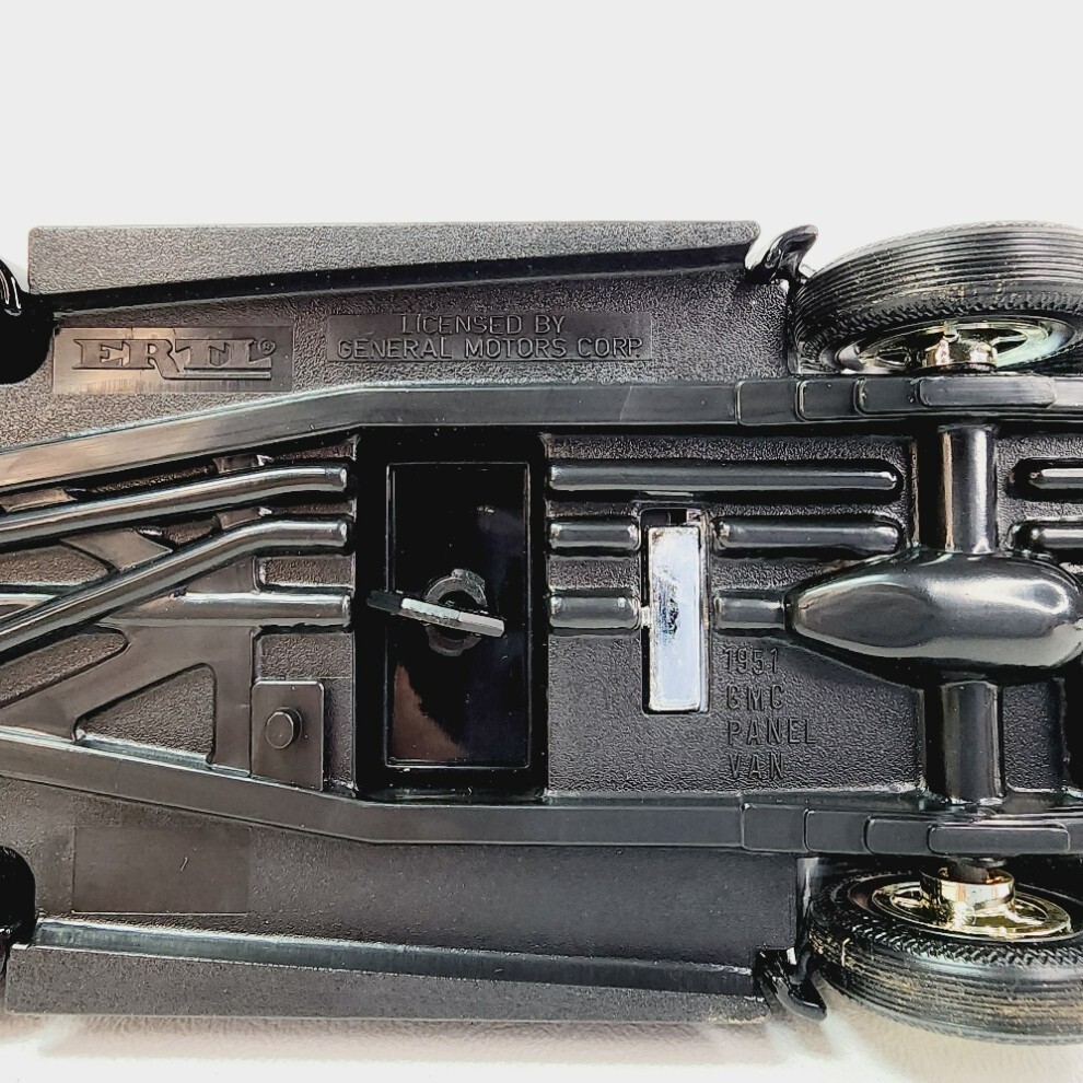 1995 ERTL 1951 GMC Panel Van True Value Hardware 1/25 Locking Coin Bank Die Cast