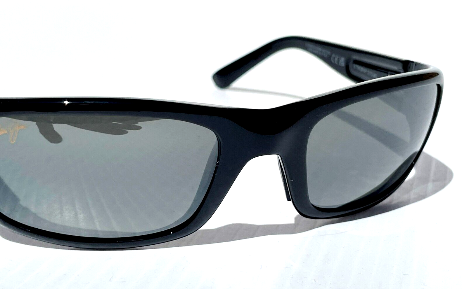 Pre-owned Maui Jim Stingray Gloss Black Polarized Grey Glass Lens Sunglass 103-02 In Gray