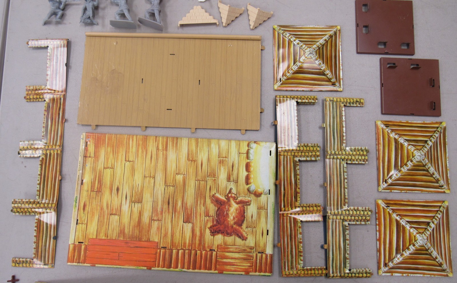 Vintage T. Cohn Inc. Tin 7th Cavalry HQ Fort Comanche Stable Set w/ 11 Figures