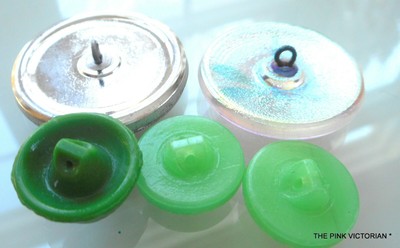 VINTAGE TO MODERN BUTTON LOT~ASSORTED SIZES~ GREEN COLOR~ GLASS~PLASTIC~SEWING