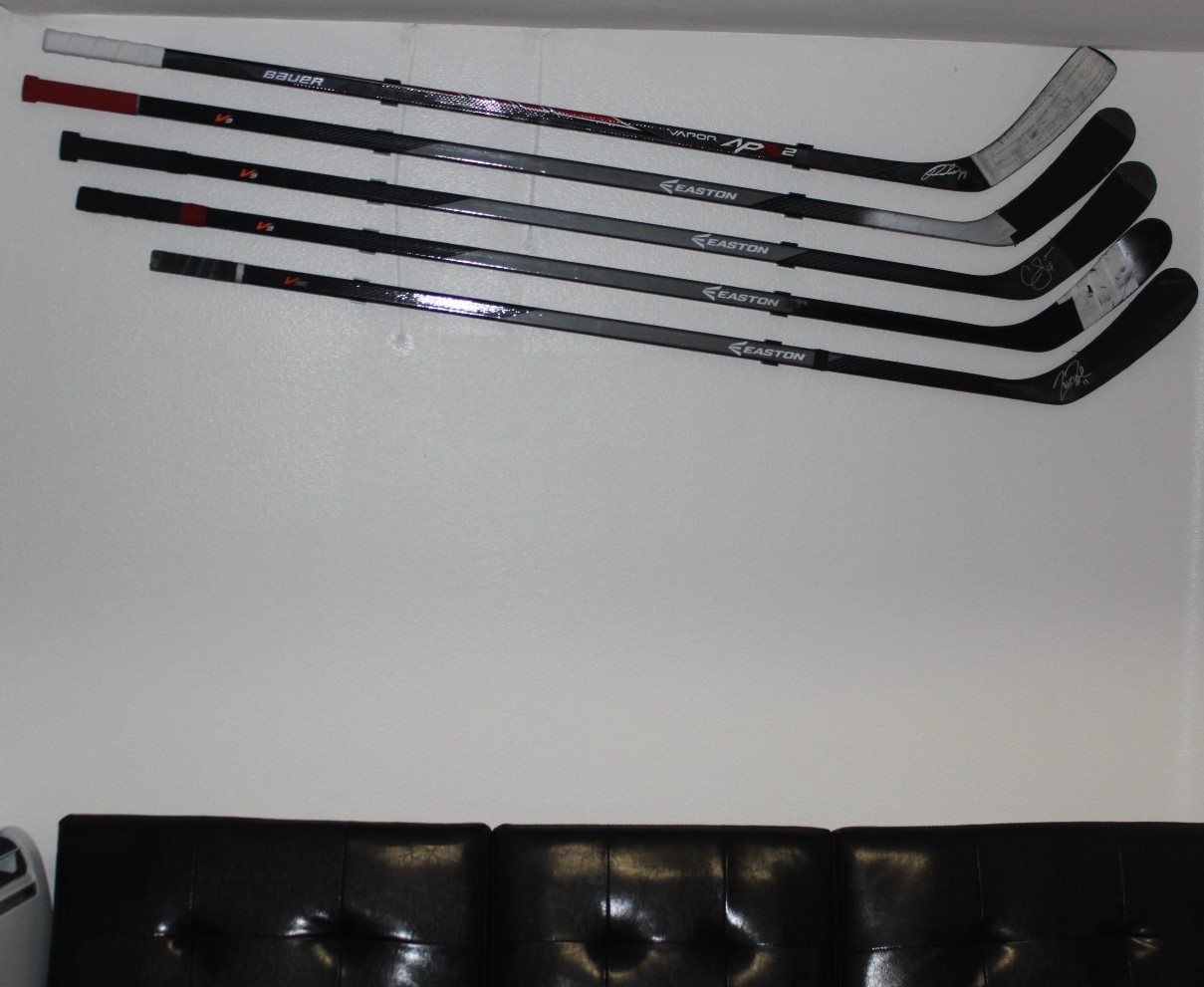 HOCKEY STICK HANGER HOLDER DISPLAY AUTOGRAPHED GAME USED WALL MOUNT NHL