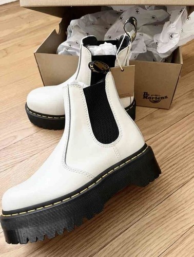 新品未使用/ドクターマーチン/WILDE LOW CHELSEA BOOT WILDE POLISHED SMOOTH in Black | Dr. Martens