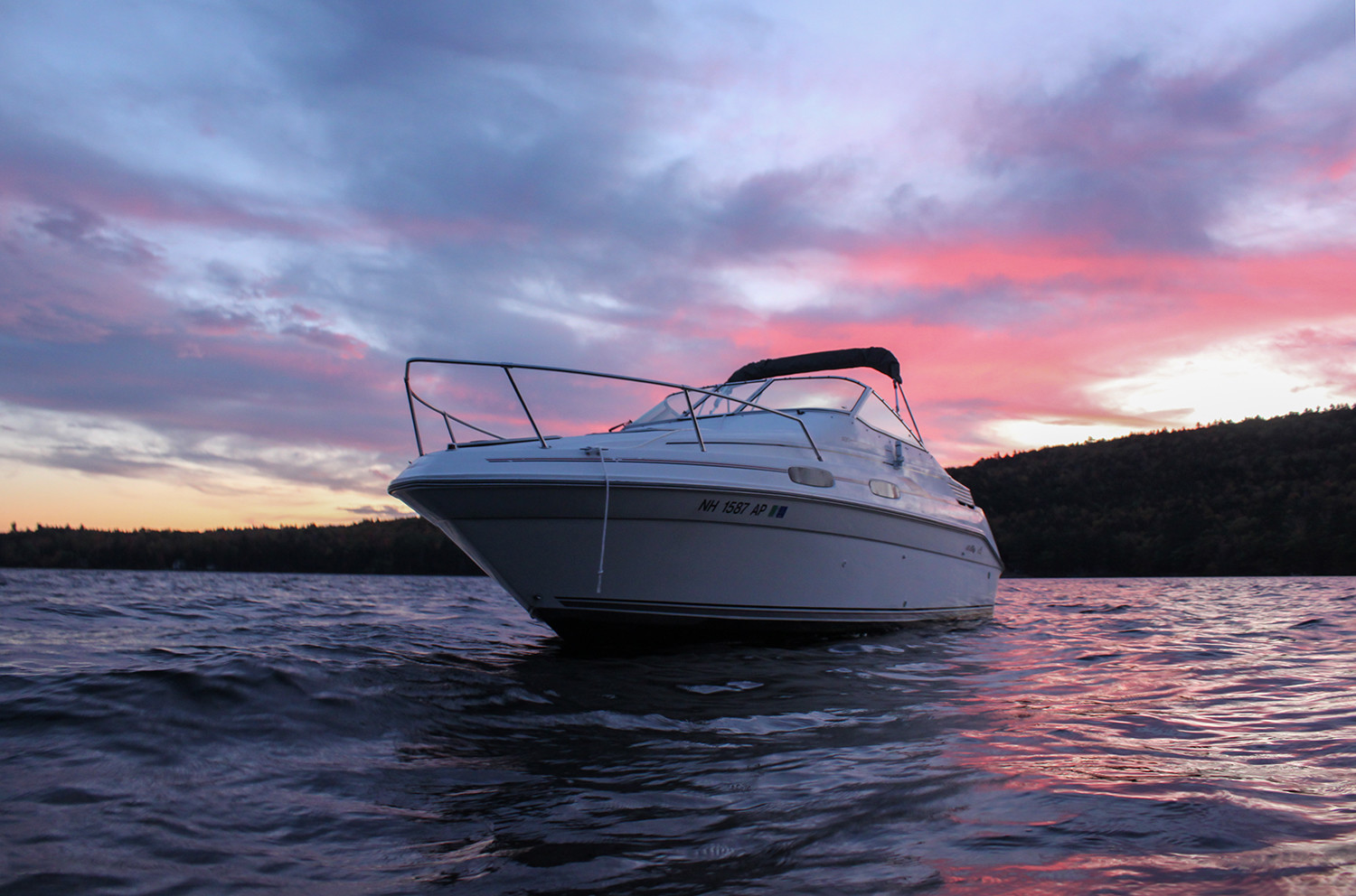 23' foot Sea Ray Sundancer Cruiser with 4.3L V6 Mercruiser and Dual Axle Trailer