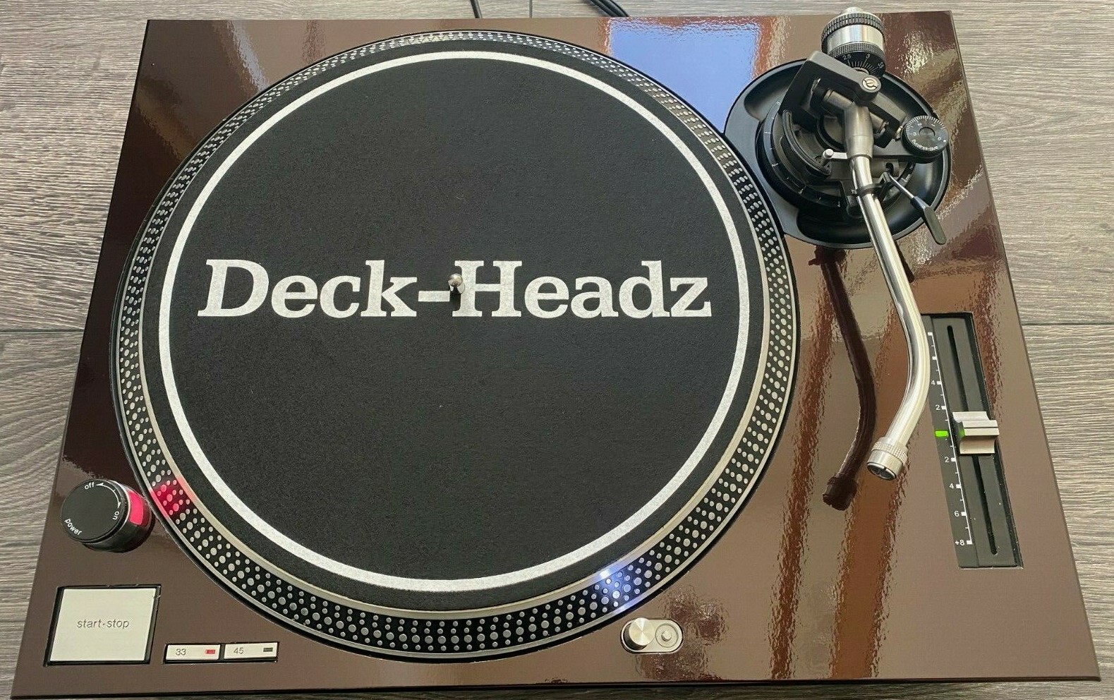 Technics SL-1200 / 1210 MK2 Vampire Black / Cherry Red Technics SL-1200 / 1210 MK2 Vampire Black / Cherry Red