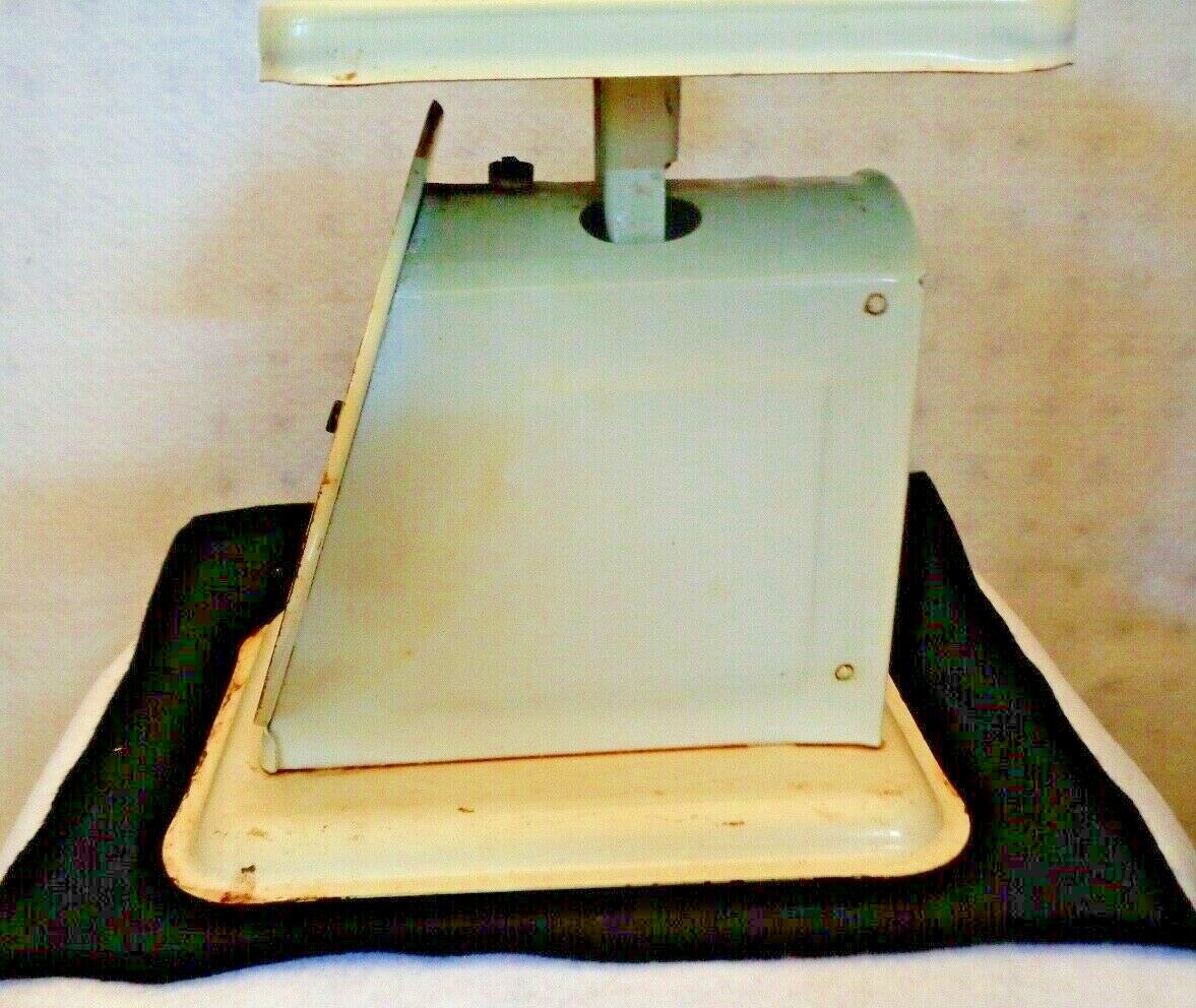 Vintage American Family Scale.  Cream Color  Co. Established in 1928  6