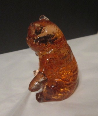 VINTAGE AMBER GLASS BEAR PAPERWEIGHT HAS THE LETTER M ON BACK 4 IN BY 2 1/2 IN +