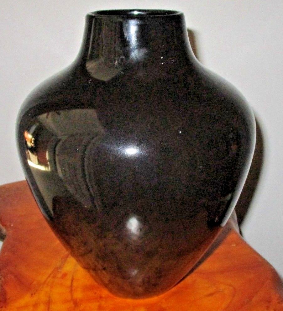 EUC Hi-Gloss BLACK FLOWER VASE ~ 9 1/4